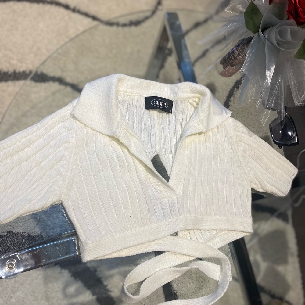 White crop polo 🤍
